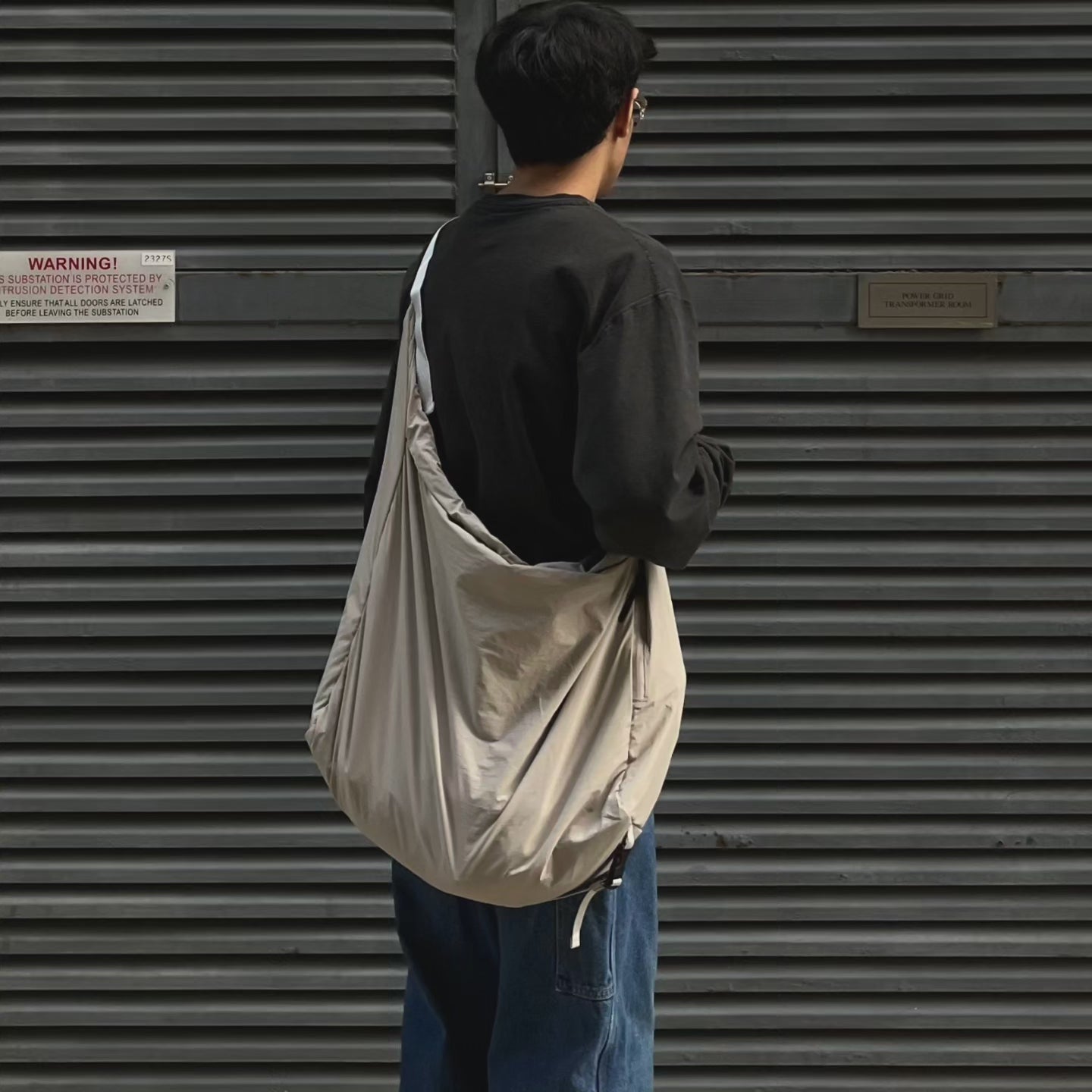 Helmy Crossbody Bag (Gray)
